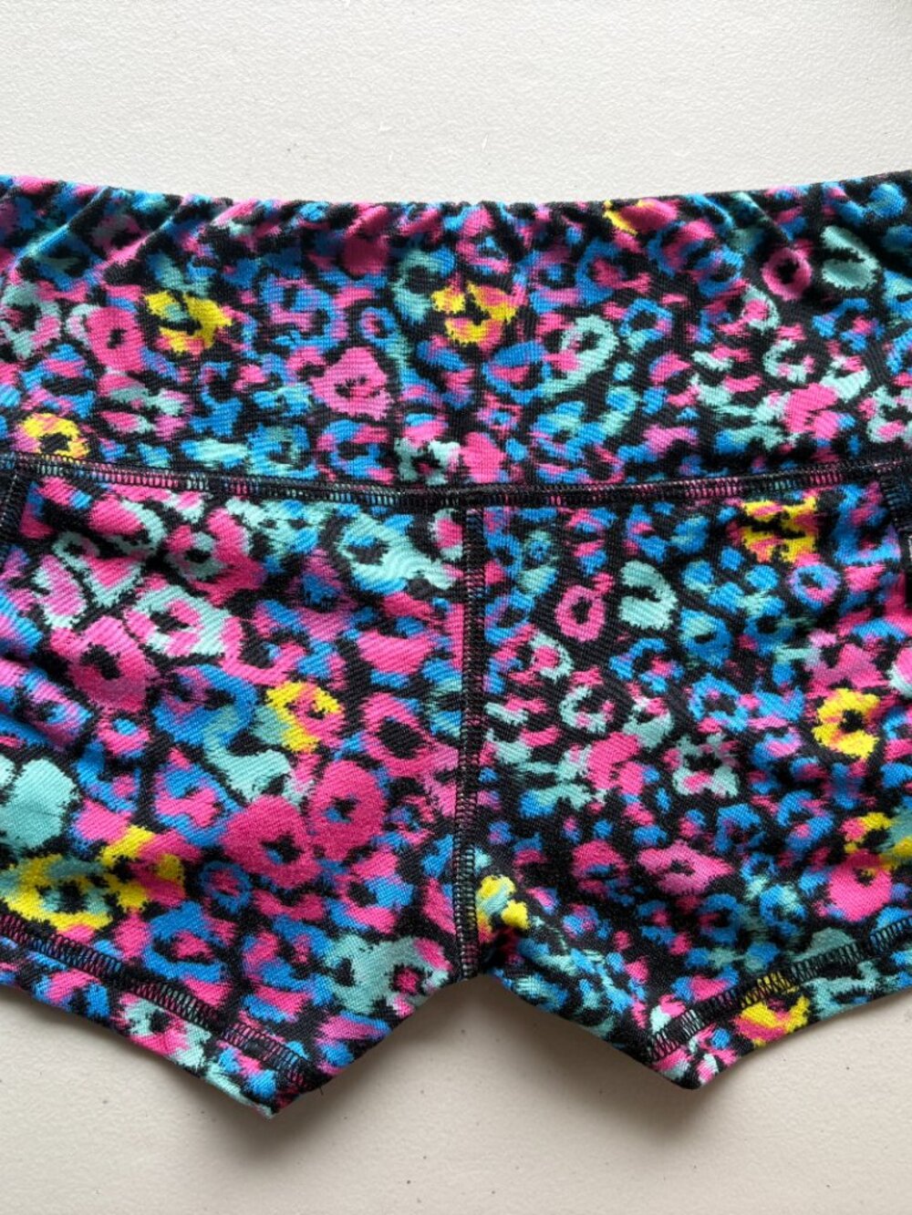Medium Fleo Low Rise Shorts - Picture 2 of 4